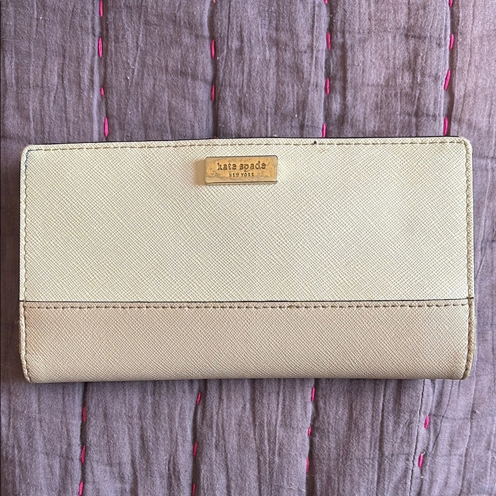 🤍KATE SPADE Cream and Tan Women's Wallet